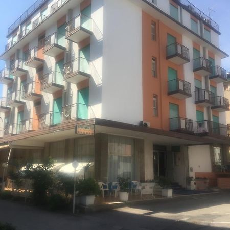 Hotel Britannia リド・ディ・イエゾロ エクステリア 写真