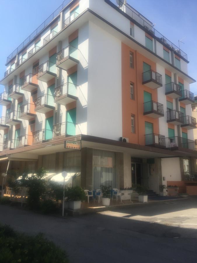 Hotel Britannia リド・ディ・イエゾロ エクステリア 写真